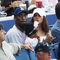 kobe and jennifer lopez at a dodgers game